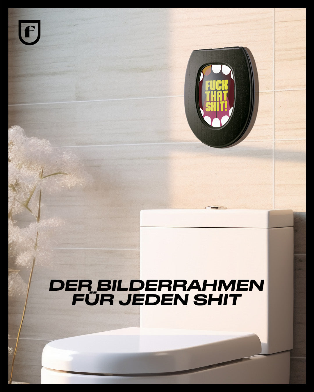 Framelette Klodeckel-Bilderrahmen an beiger Marmor-Badwand mit Fuck That Shit Poster über Toilette